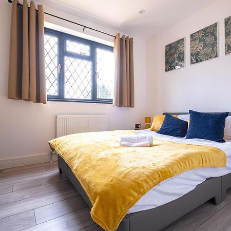 7 Guests - 4 Bedroom - Free Wi-Fi - Kettering Zewnętrze zdjęcie