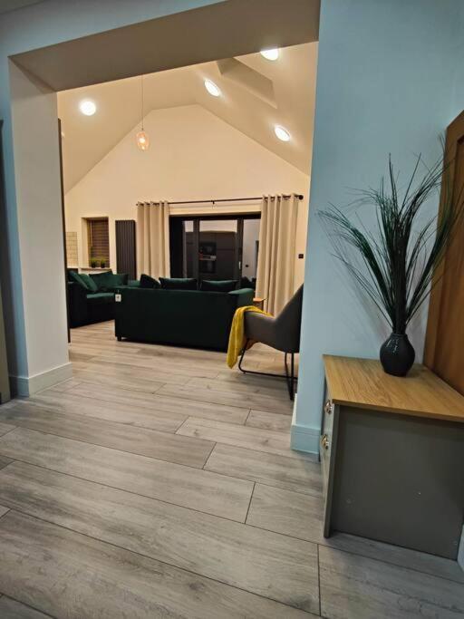 7 Guests - 4 Bedroom - Free Wi-Fi - Kettering Zewnętrze zdjęcie