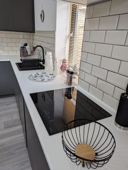 7 Guests - 4 Bedroom - Free Wi-Fi - Kettering Zewnętrze zdjęcie