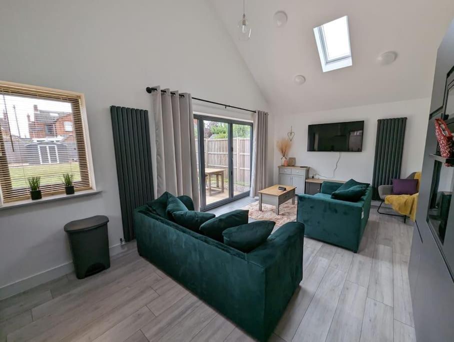 7 Guests - 4 Bedroom - Free Wi-Fi - Kettering Zewnętrze zdjęcie