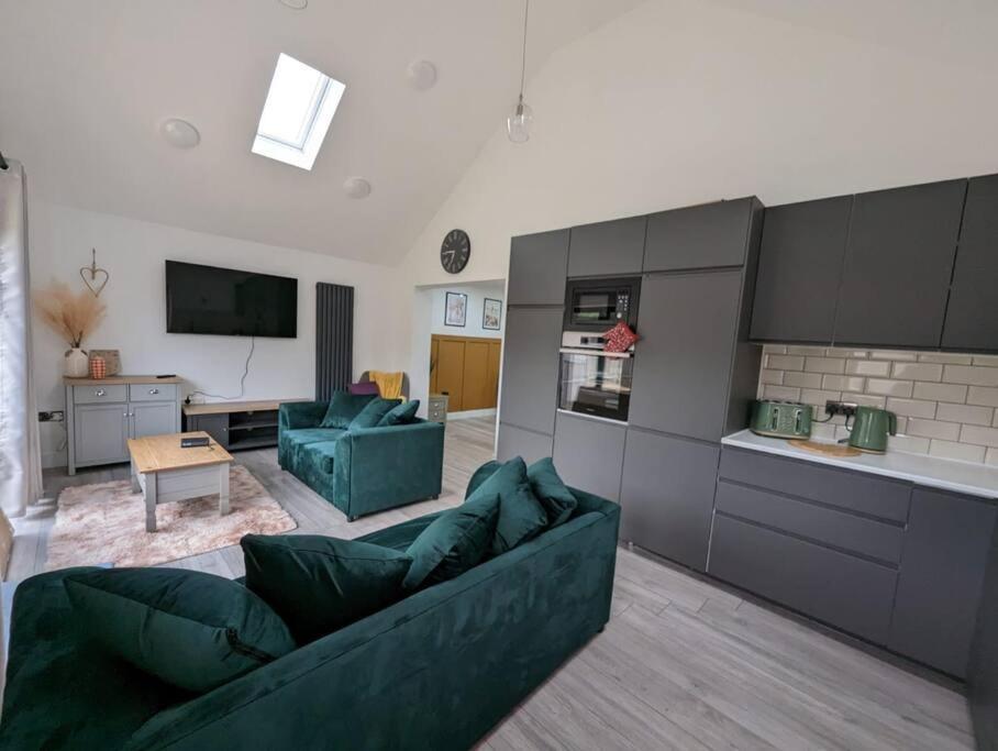 7 Guests - 4 Bedroom - Free Wi-Fi - Kettering Zewnętrze zdjęcie