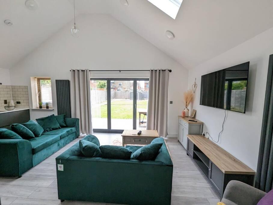 7 Guests - 4 Bedroom - Free Wi-Fi - Kettering Zewnętrze zdjęcie