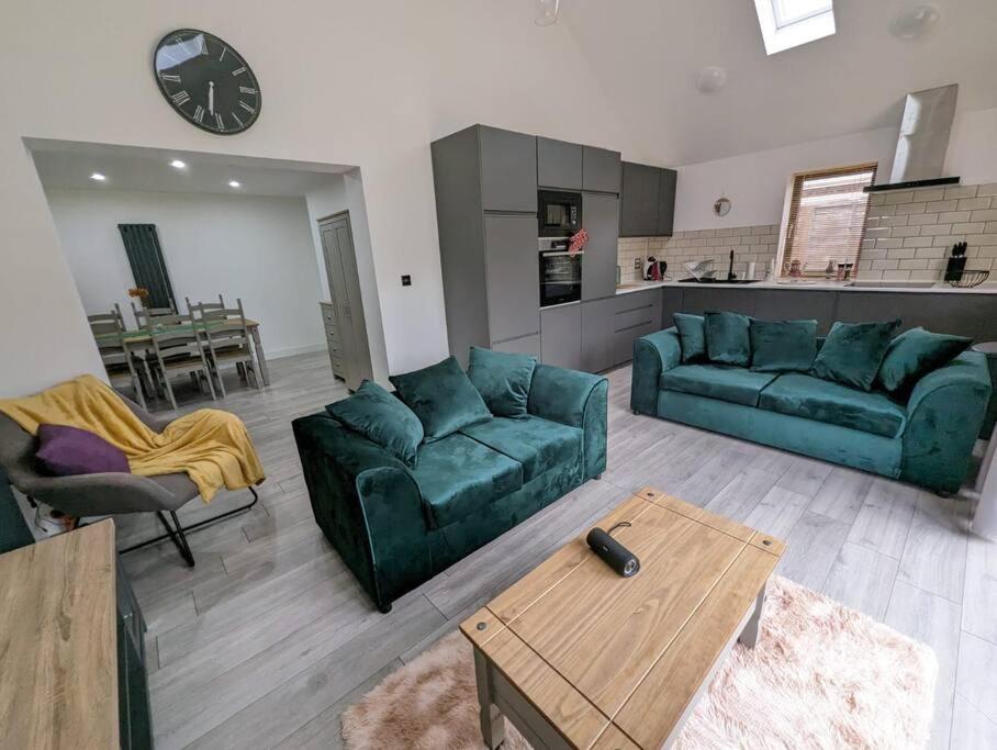 7 Guests - 4 Bedroom - Free Wi-Fi - Kettering Zewnętrze zdjęcie