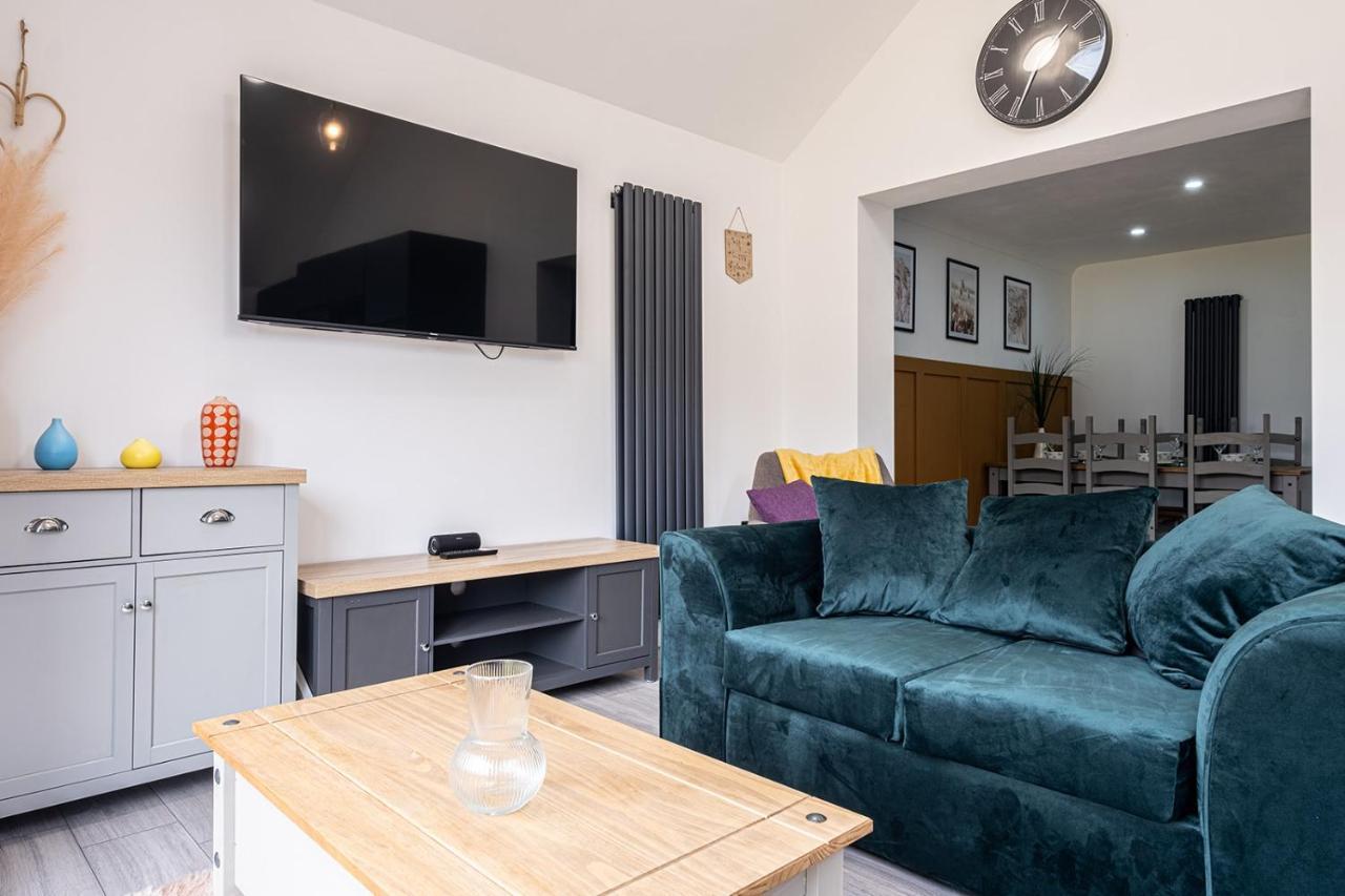 7 Guests - 4 Bedroom - Free Wi-Fi - Kettering Zewnętrze zdjęcie