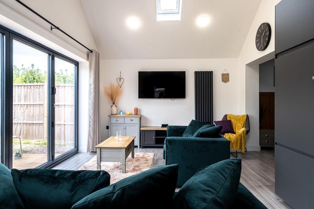 7 Guests - 4 Bedroom - Free Wi-Fi - Kettering Zewnętrze zdjęcie
