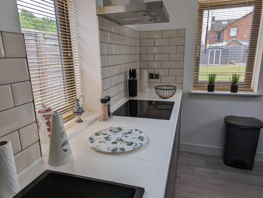 7 Guests - 4 Bedroom - Free Wi-Fi - Kettering Zewnętrze zdjęcie