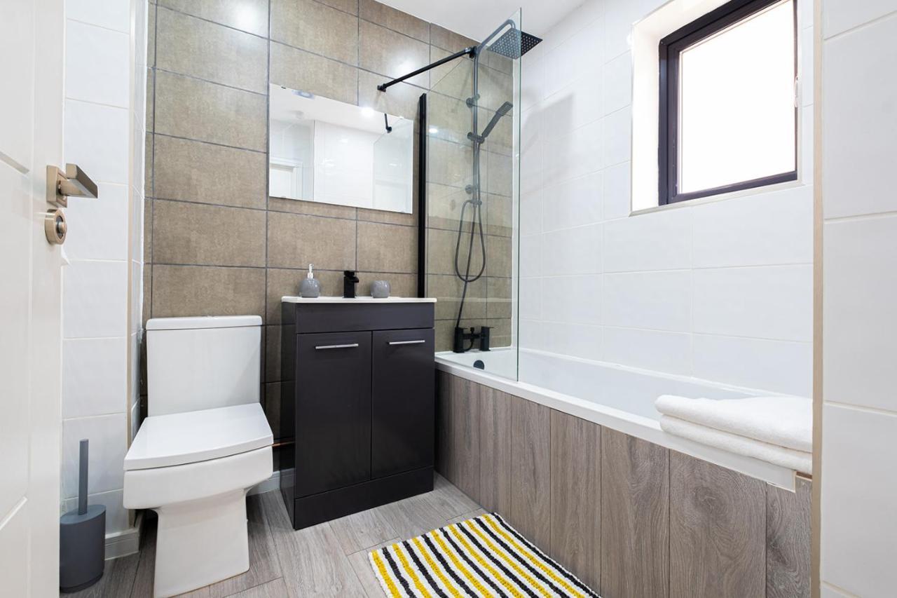7 Guests - 4 Bedroom - Free Wi-Fi - Kettering Zewnętrze zdjęcie