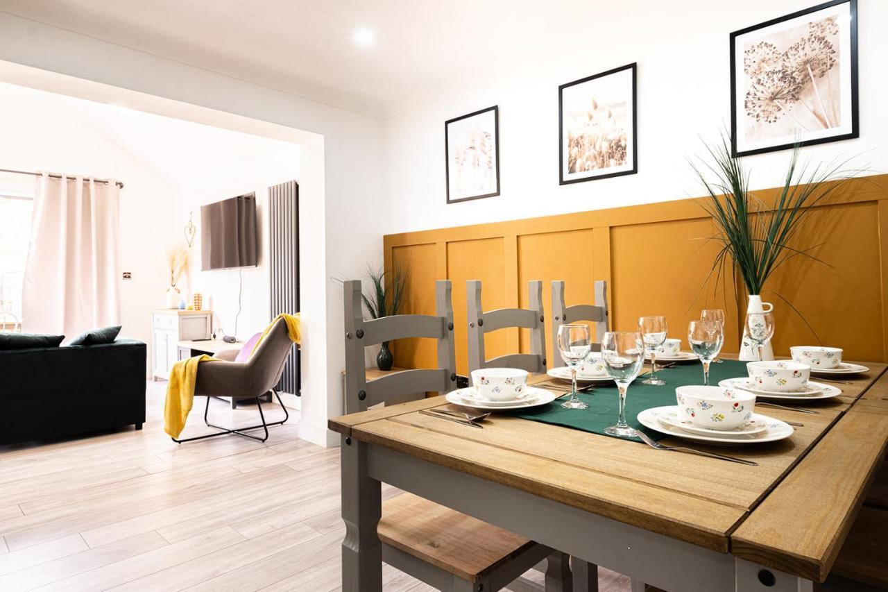 7 Guests - 4 Bedroom - Free Wi-Fi - Kettering Zewnętrze zdjęcie