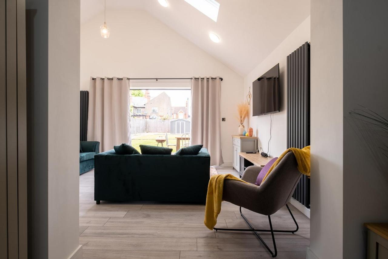 7 Guests - 4 Bedroom - Free Wi-Fi - Kettering Zewnętrze zdjęcie