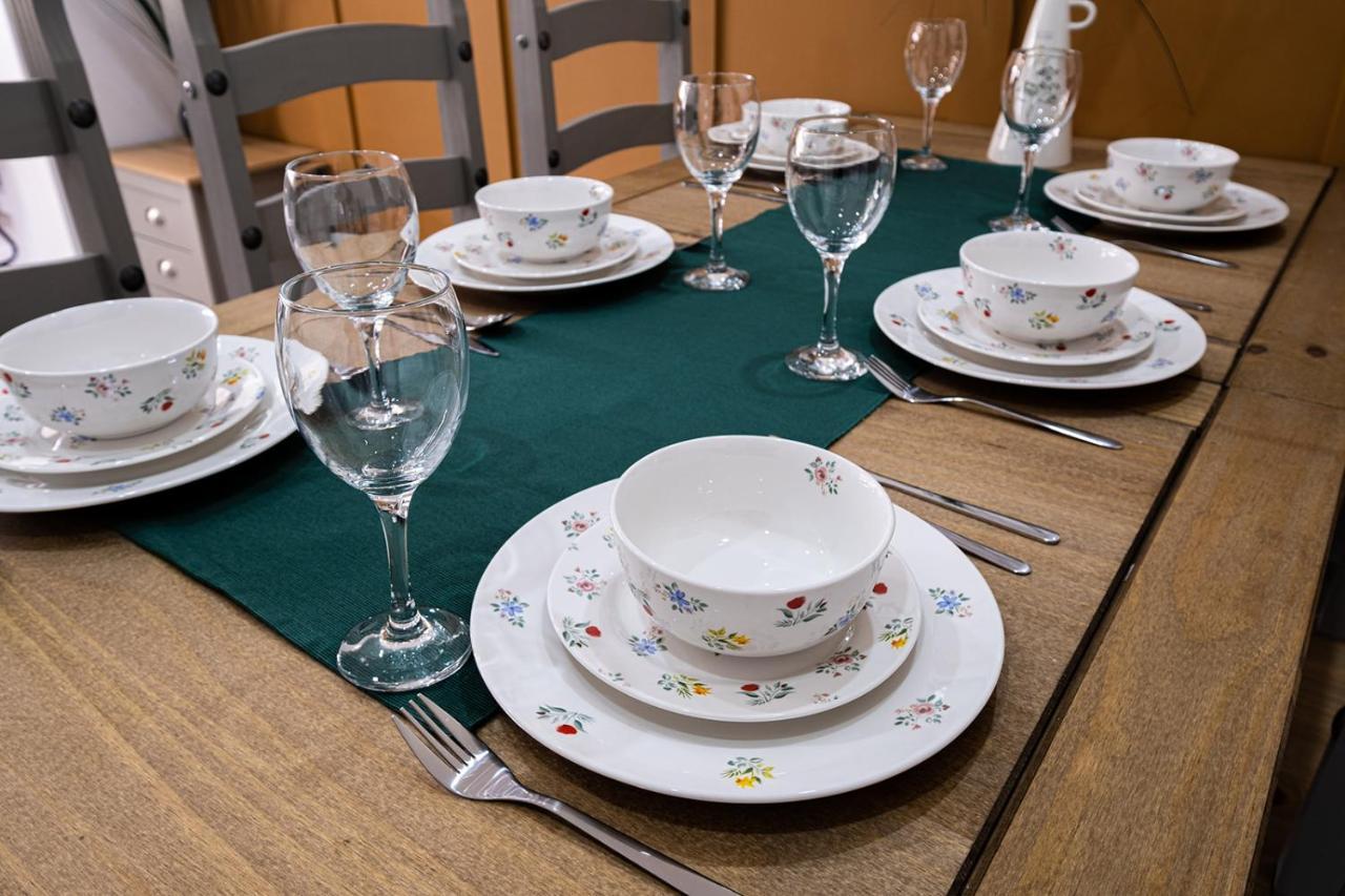 7 Guests - 4 Bedroom - Free Wi-Fi - Kettering Zewnętrze zdjęcie