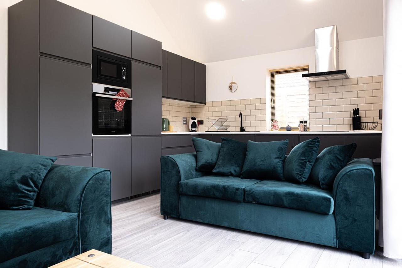 7 Guests - 4 Bedroom - Free Wi-Fi - Kettering Zewnętrze zdjęcie