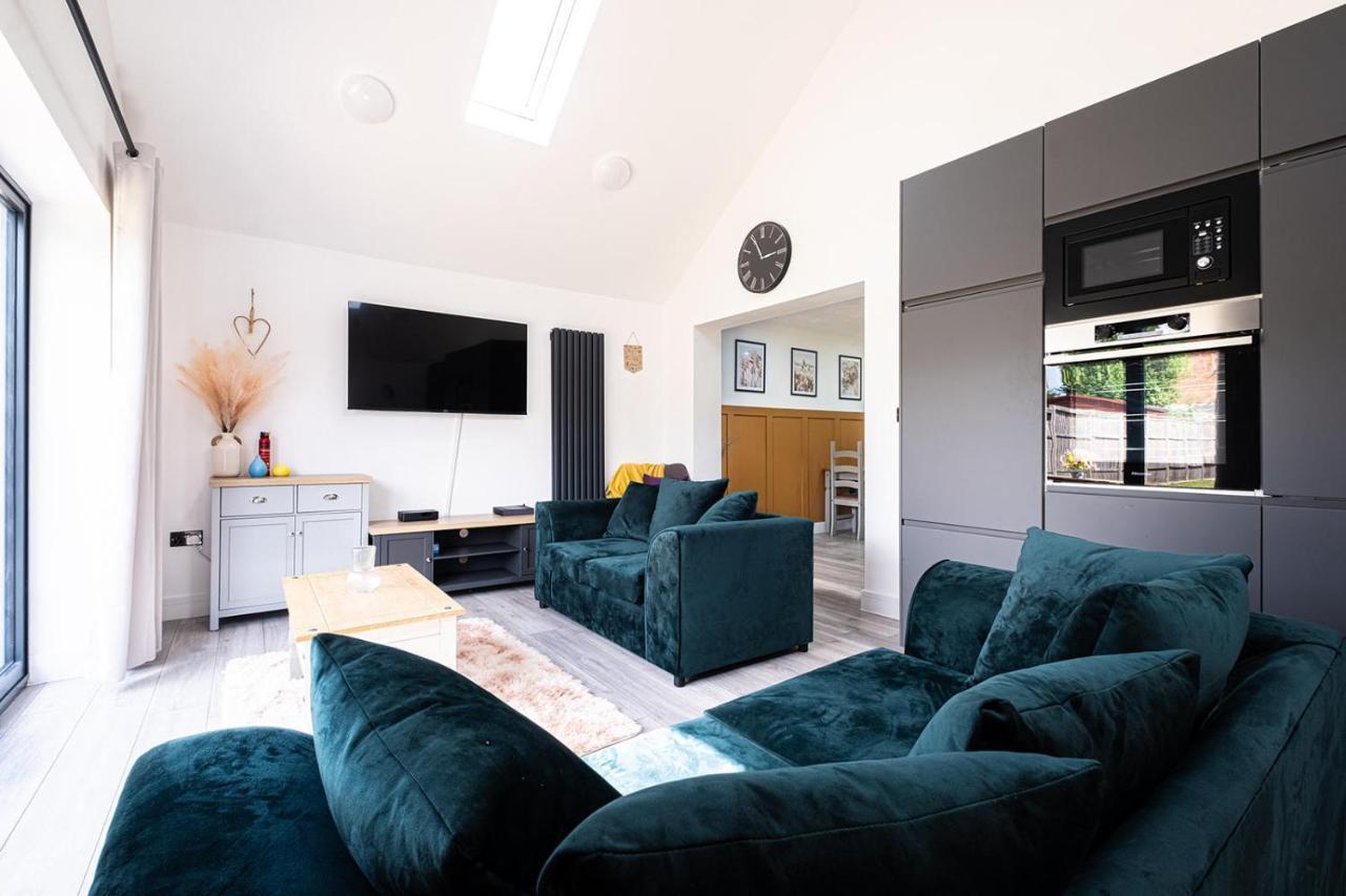7 Guests - 4 Bedroom - Free Wi-Fi - Kettering Zewnętrze zdjęcie