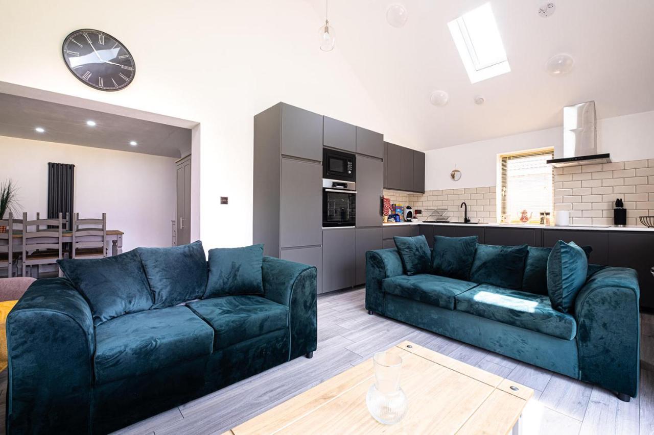 7 Guests - 4 Bedroom - Free Wi-Fi - Kettering Zewnętrze zdjęcie