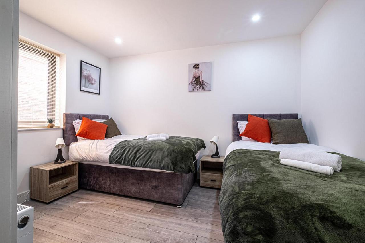 7 Guests - 4 Bedroom - Free Wi-Fi - Kettering Zewnętrze zdjęcie