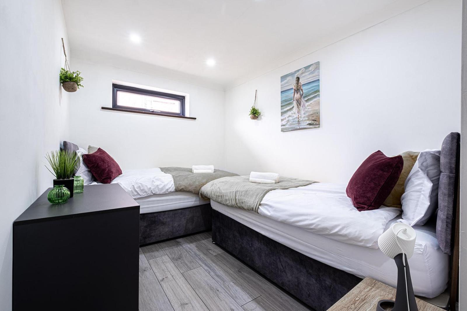 7 Guests - 4 Bedroom - Free Wi-Fi - Kettering Zewnętrze zdjęcie